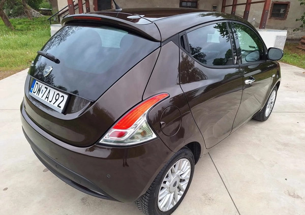 Lancia Ypsilon cena 24900 przebieg: 169300, rok produkcji 2014 z Dzierżoniów małe 379